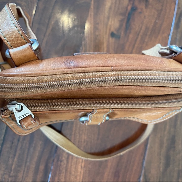 Fossil Tan Leather Crossbody Bag - Picture 9 of 16